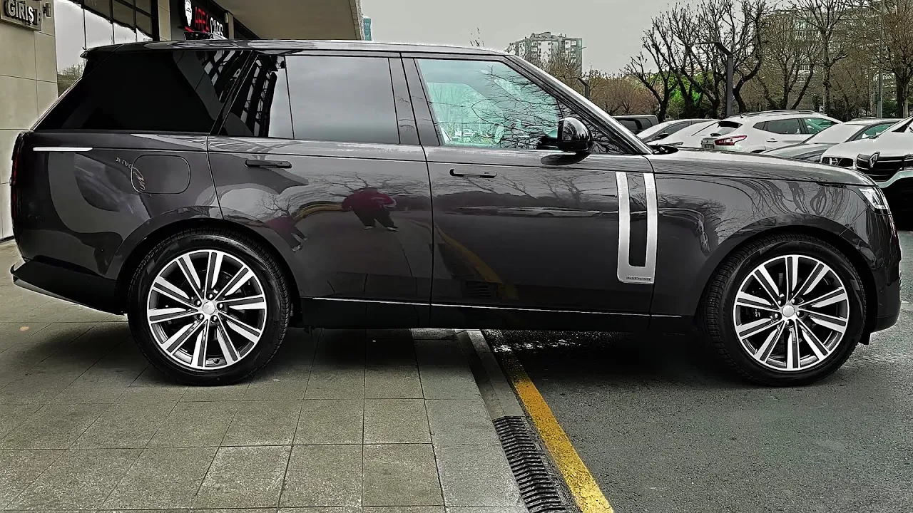 Range Rover (2023) - interior and Exterior Details