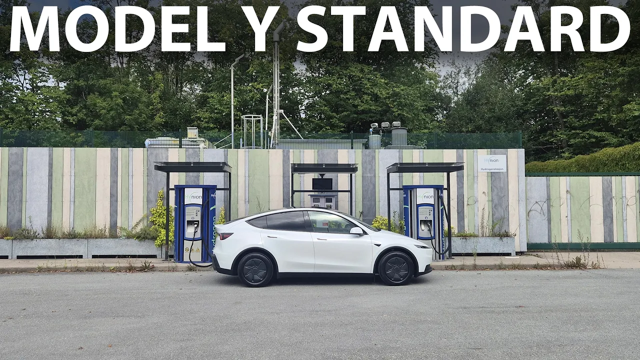 Bilkomponenter installing S3XY Commander in Tesla Model Y Standard