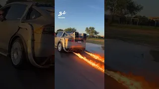 This time it’s Tesla’s turn to go Back To The Future...🔥 #tesla #delorean #backtothefuture