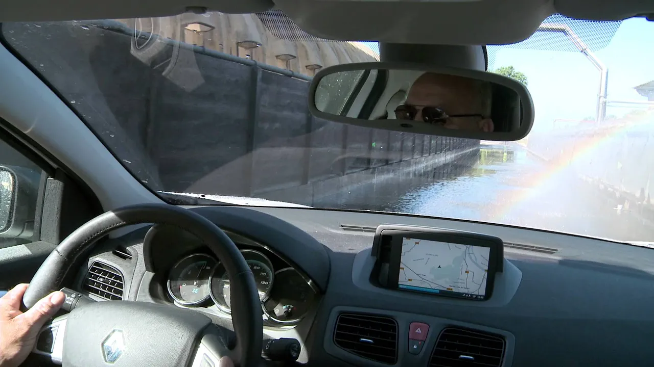 Renault Fluence crash tested - What Car?