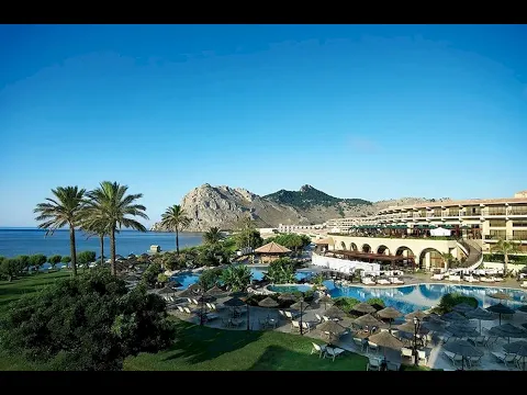 Außenansicht des Atlantica Imperial Resort & Spa mit Swimmingpool und Meerblick.