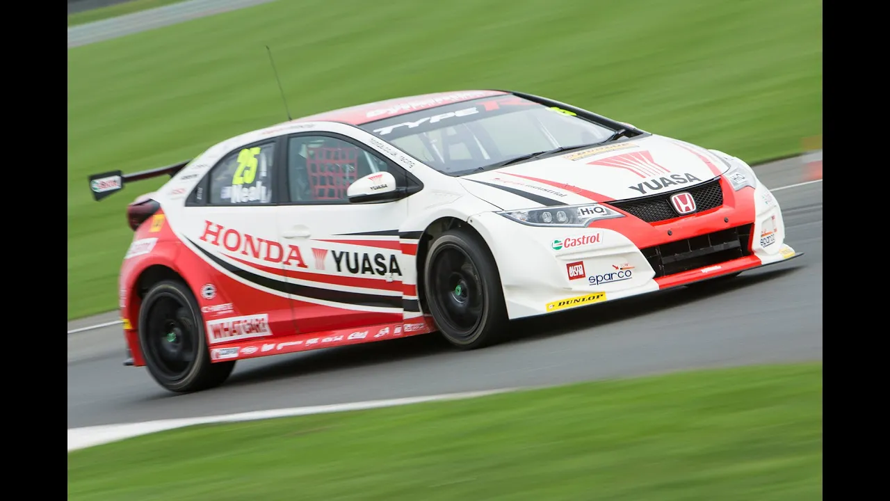 2015 Honda Civic Type R BTCC racer unleashed at Silverstone