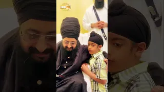 Kid reading baani Dhadrianwale