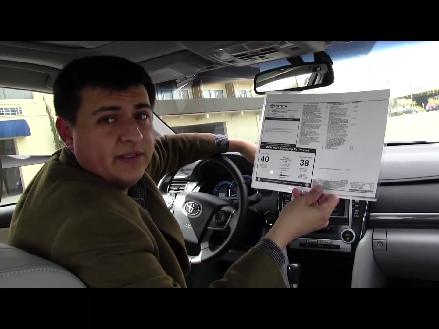 2012-2014 Toyota Camry Hybrid Review and Road Test