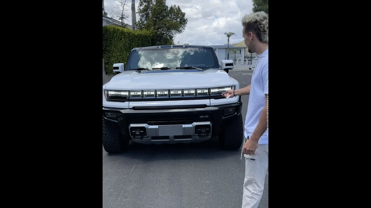 The crabwalking EV Hummer 🤩