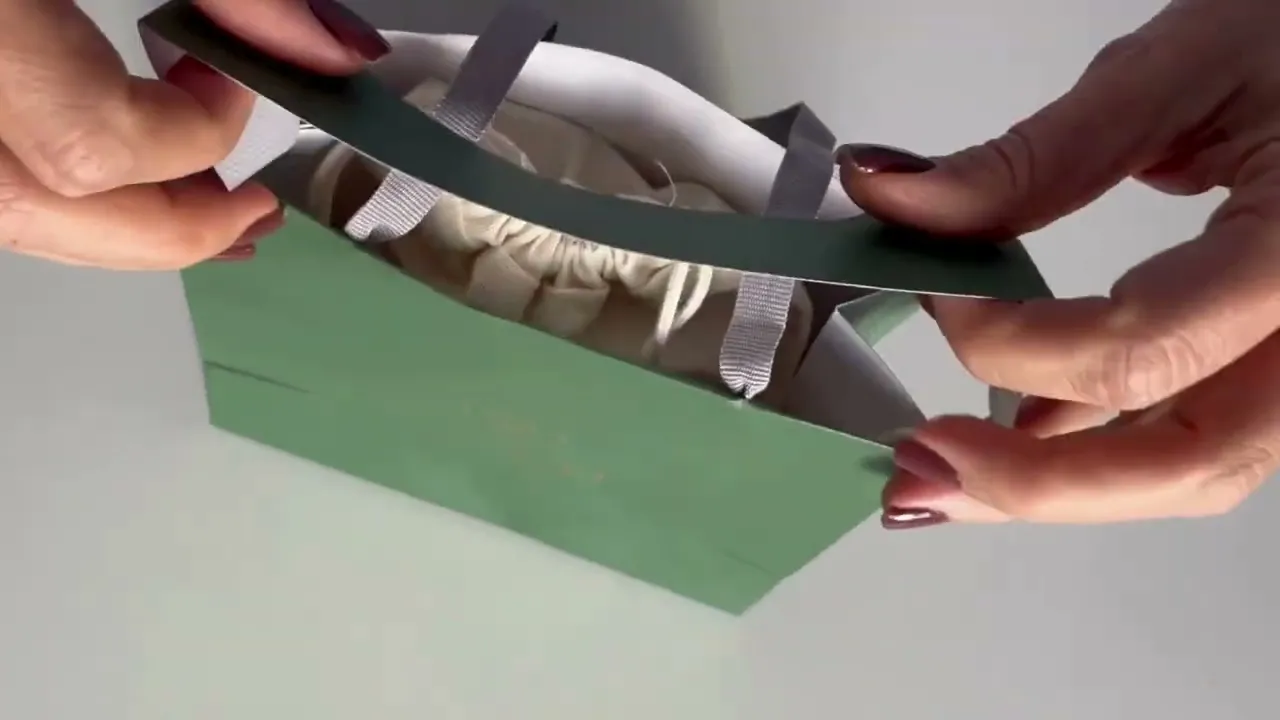Vídeo de Loeh | Bolsas e acessórios em couro legítimo personalizados