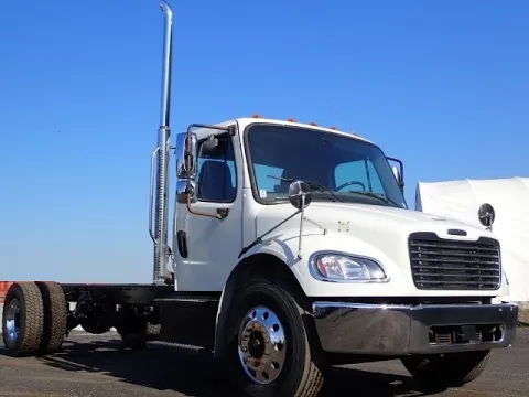 2016 Freightliner M2106 Thumbnail