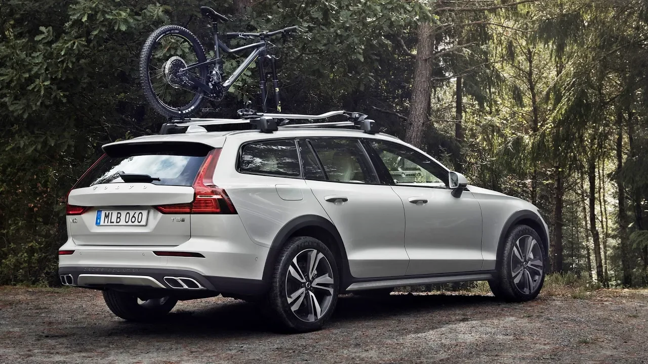 2019 Volvo V60 Cross Country - Exterior interior and Drive
