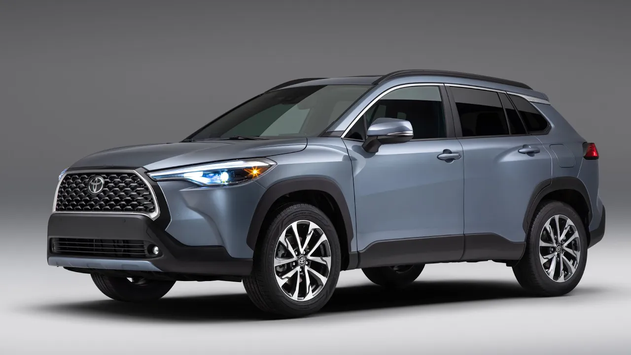 2022 Toyota Corolla Cross FIRST LOOK | MotorTrend