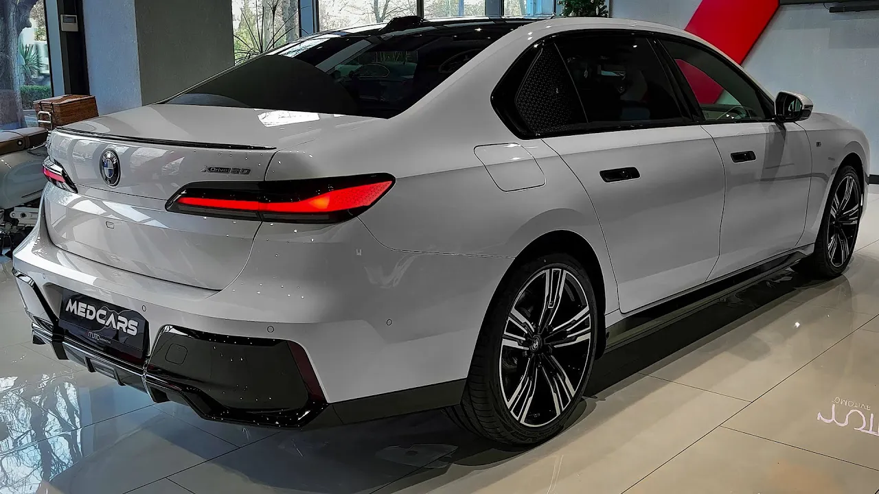 2023 BMW 7 Series - interior and Exterior Details (Incredibly Luxurious Sedan)
