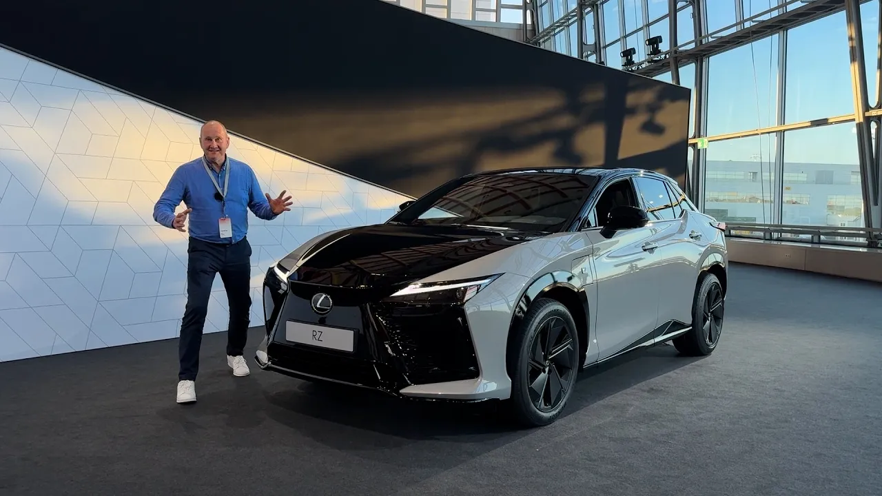 Verdenspremiere Lexus RZ 550e F Sport: Manuelt girskift og yokeratt