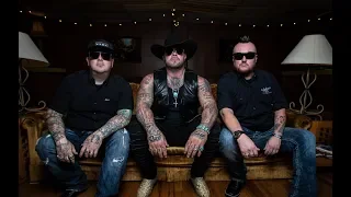 Moonshine Bandits  - Outlaws Never Die ft. Struggle Jennings (Official Music Video)