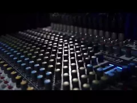 Signature 12 MTK | 12-input analogue mixer with onboard effects