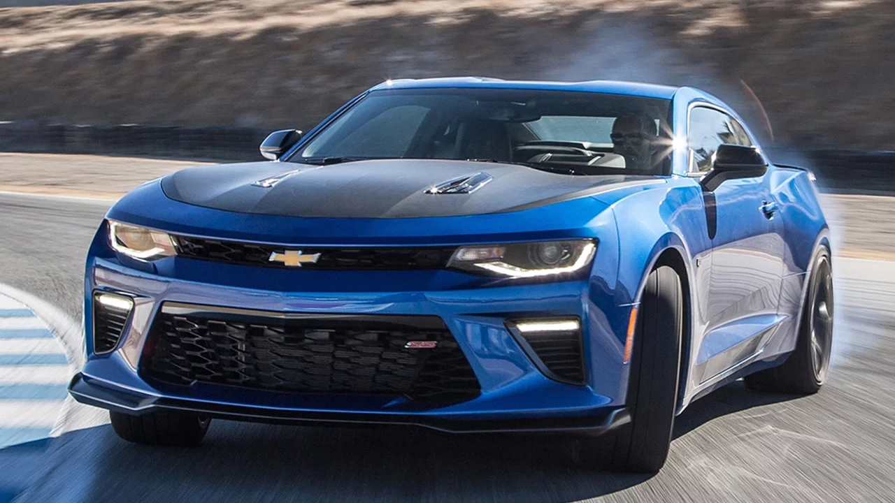 2017 Chevrolet Camaro SS 1LE Hot Lap! - 2016 Best Driver's Car Contender