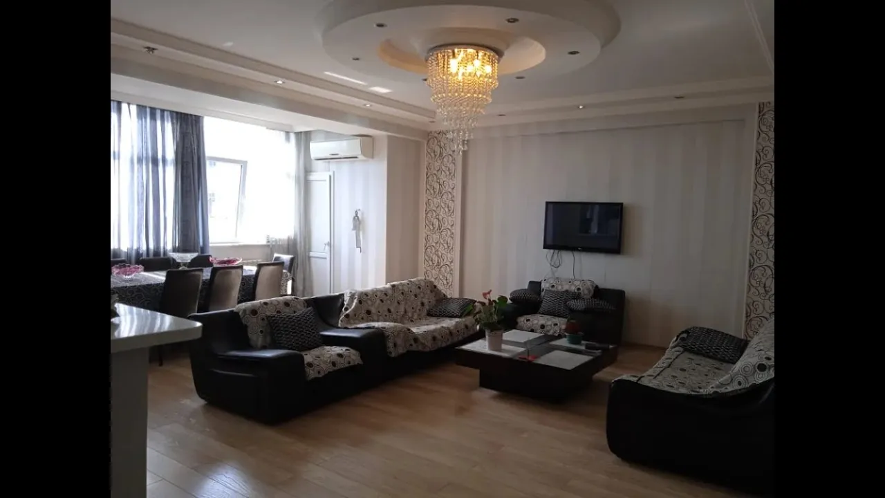 Satılır yeni tikili 3 otaqlı 115 m², İnşaatçılar m.- (əmlakın videosu) Satılır yeni tikili 3 otaqlı 115 m², İnşaatçılar m.- (əmlakın videosu)