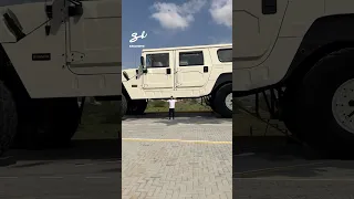 This giant Hummer is bigger than my apartment! 😅 #hummer #giant #suv