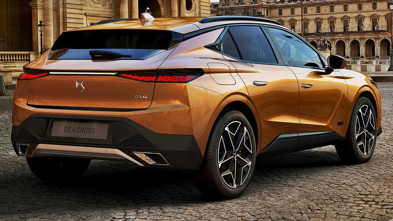 2022 DS 4 - interior Exterior and Drive (Perfect Coupé-SUV)