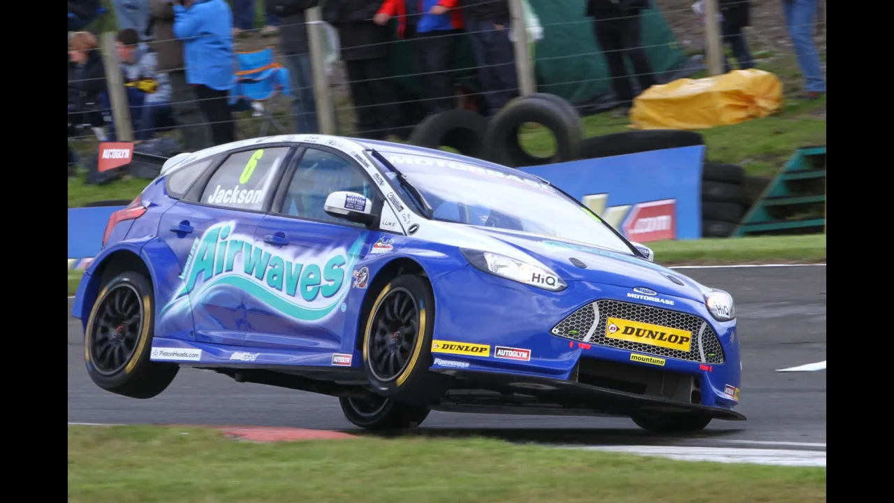 2014 Dunlop MSA British Touring Car Championship - highlights from Knockhill
