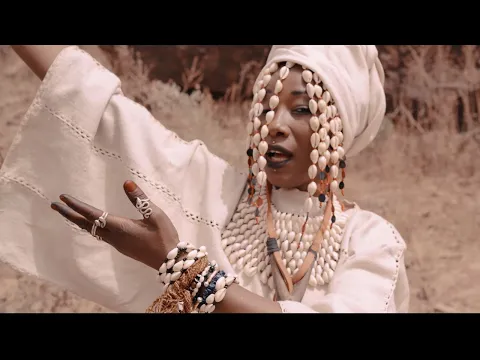 <span style="color:var(--accent)">Video:</span> Con Fatoumata Diawara il calore dell’Africa arriva al Festival Como Città della Musica